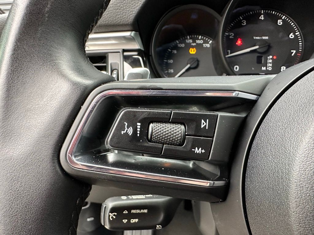 Thumbnail: 2022 Porsche Macan - 17