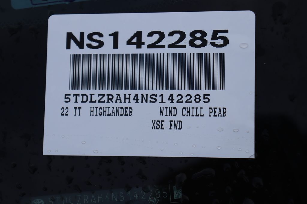 Thumbnail: 2022 Toyota Highlander - 7