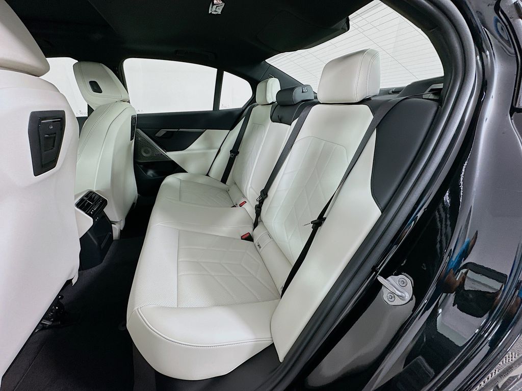 Thumbnail: 2026 BMW 5 Series - 17