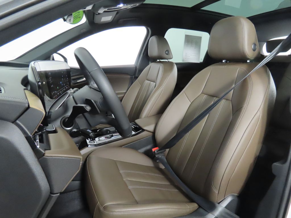 Thumbnail: 2025 Audi Q6 e-tron - 28