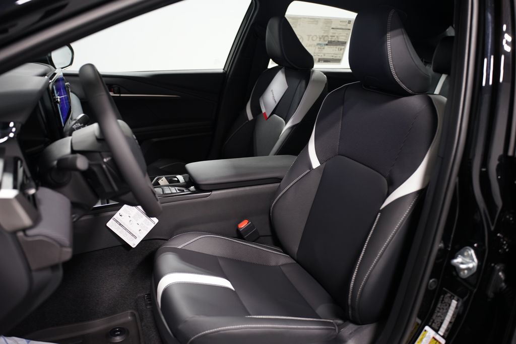 2025 Toyota Camry SE 28