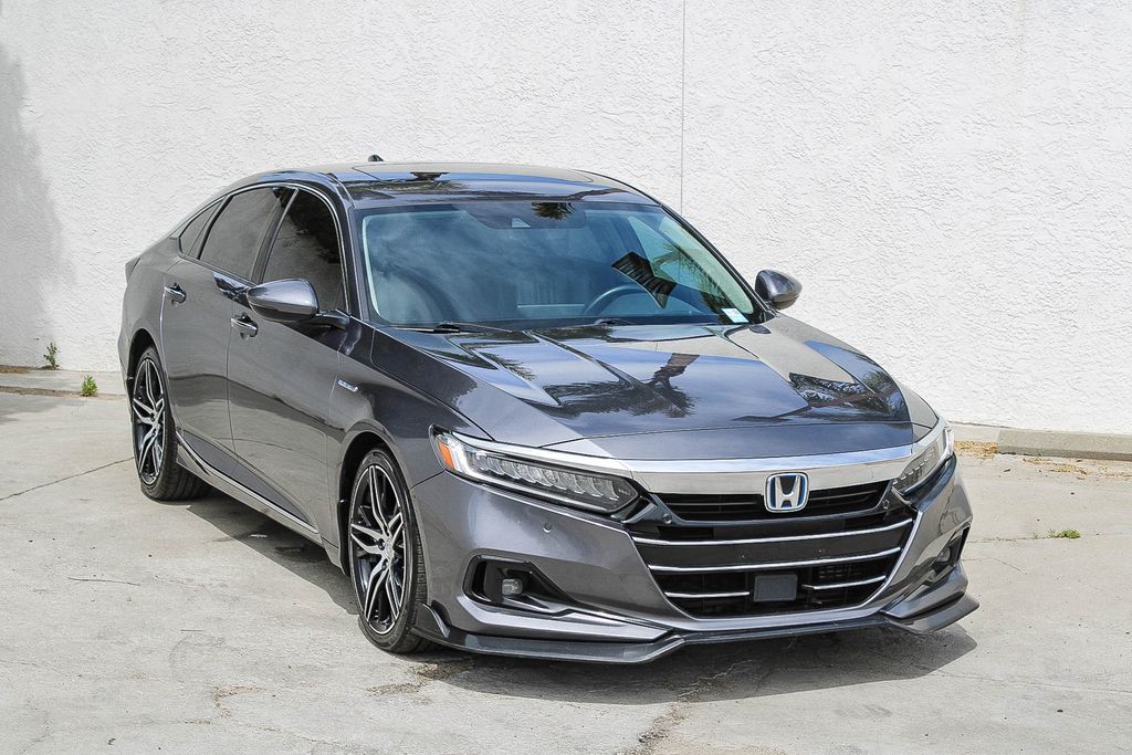 View vehicle photo 3