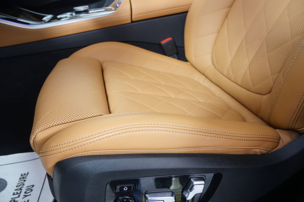 Thumbnail: 2026 BMW X5 - 10