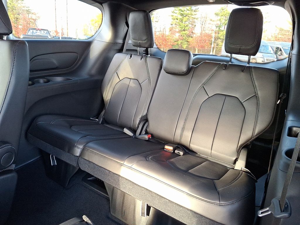 2026 Chrysler Pacifica — photo 7