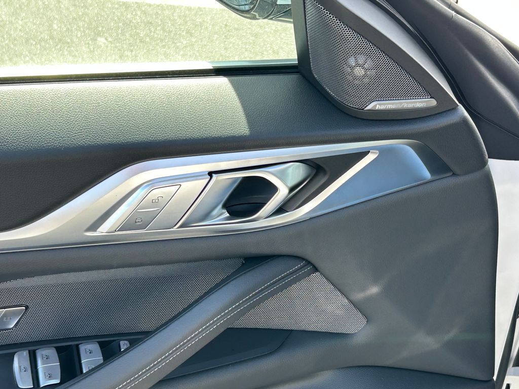 Thumbnail: 2026 BMW i4 - 12