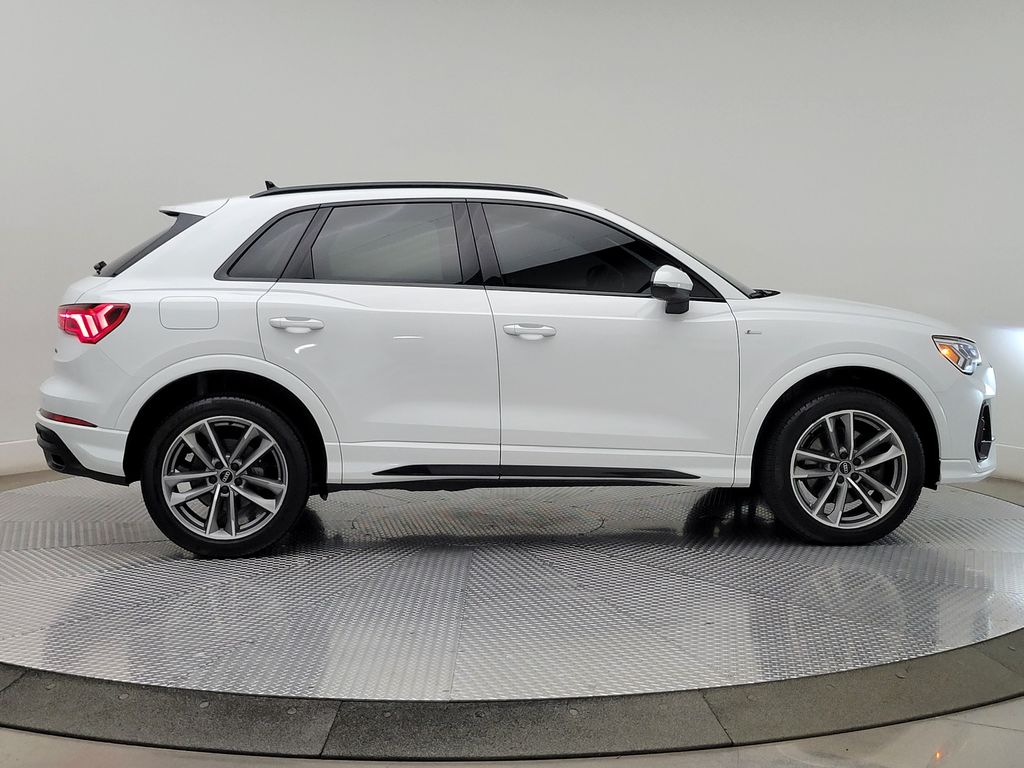 Thumbnail: 2023 Audi Q3 - 6