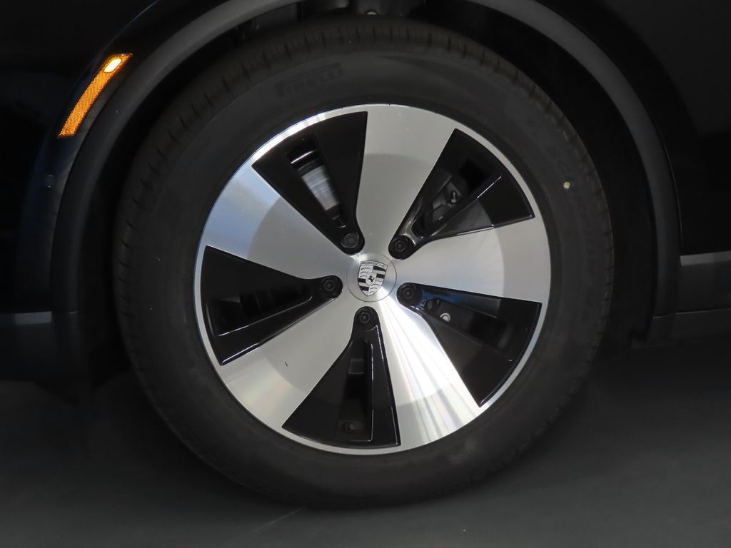 Thumbnail: 2026 Porsche Macan - 11