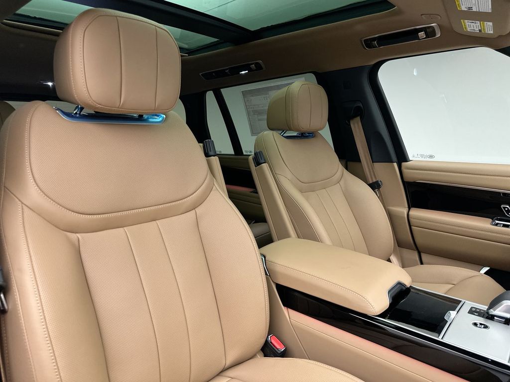 Thumbnail: 2025 Land Rover Range Rover - 6