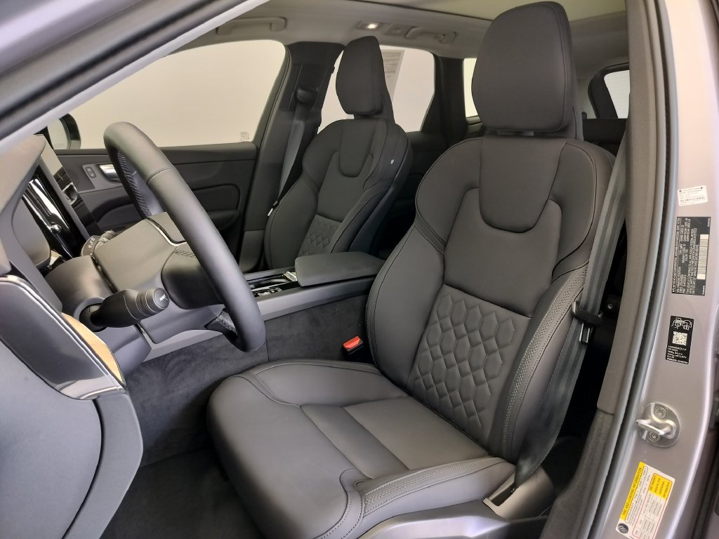 Thumbnail: 2026 Volvo XC60 - 13