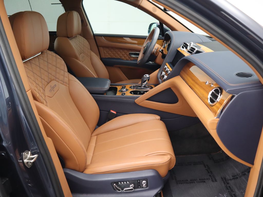 2021 Bentley Bentayga  21