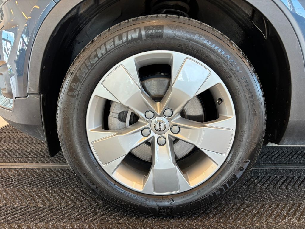 2022 Volvo XC40 Momentum