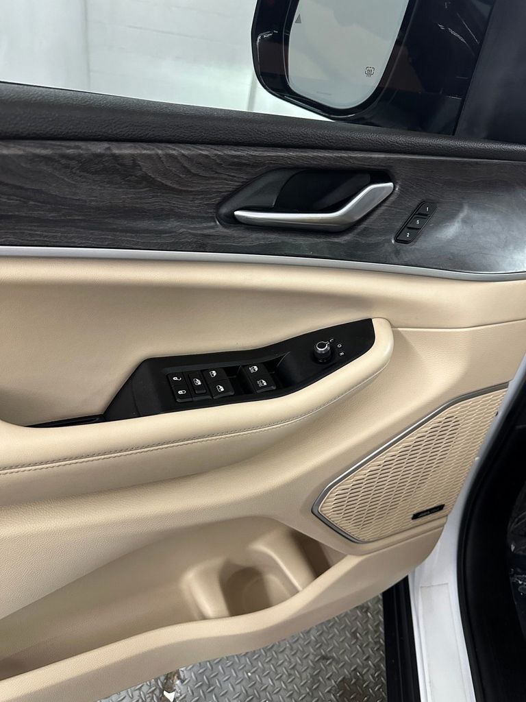 used 2022 Jeep Grand Cherokee car, priced at $25,985
