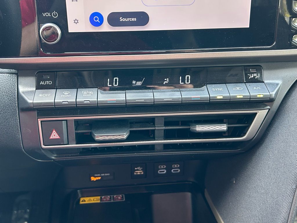 Thumbnail: 2025 Toyota Camry - 25