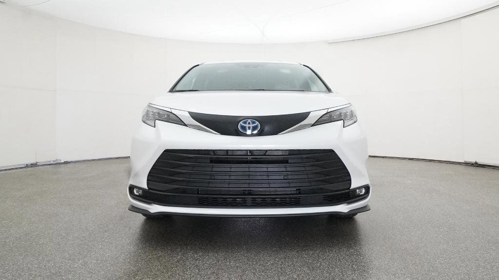 Thumbnail: 2025 Toyota Sienna - 11