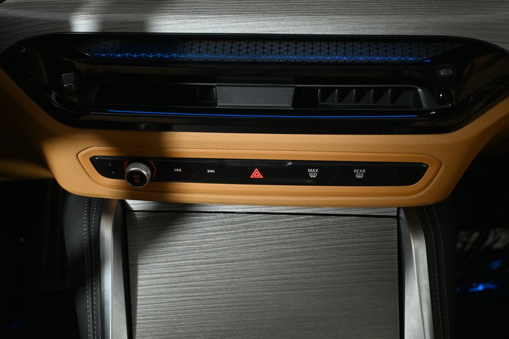 Thumbnail: 2025 BMW i4 - 23