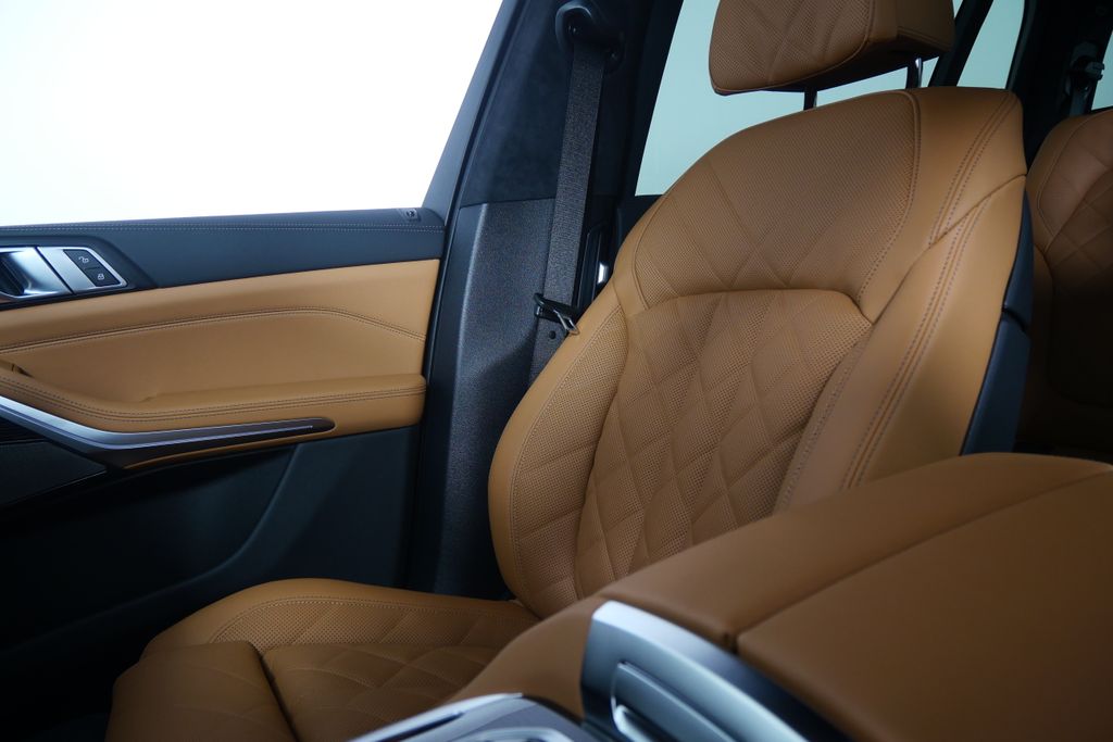 Thumbnail: 2026 BMW X7 - 26