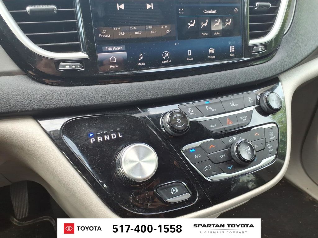 Used 2024 Black Chrysler Touring L image 21