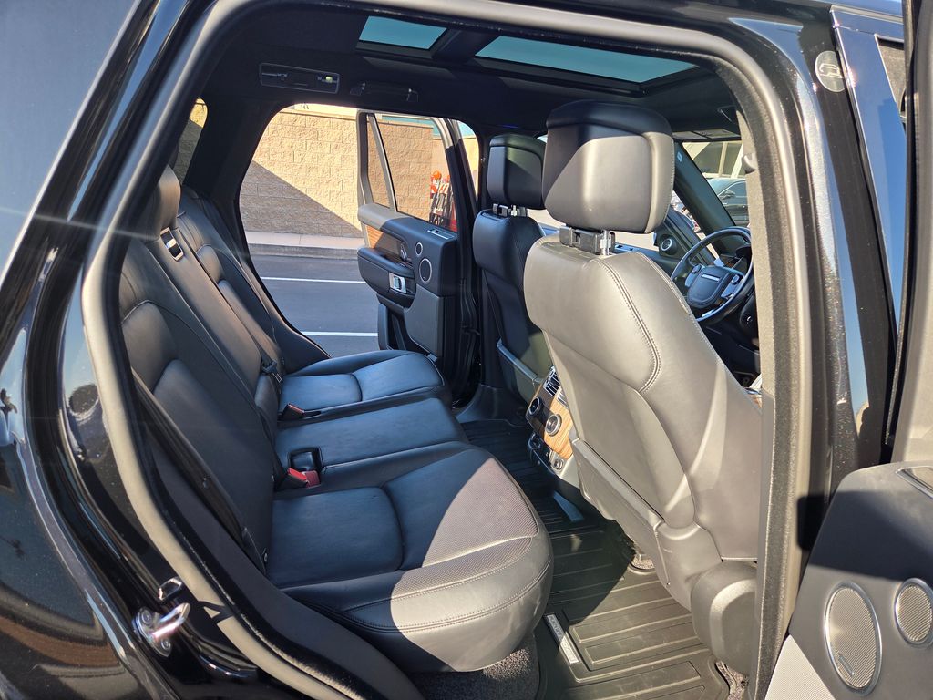 Thumbnail: 2018 Land Rover Range Rover - 6