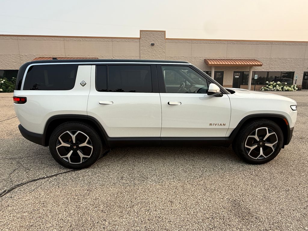 Rivian R1S