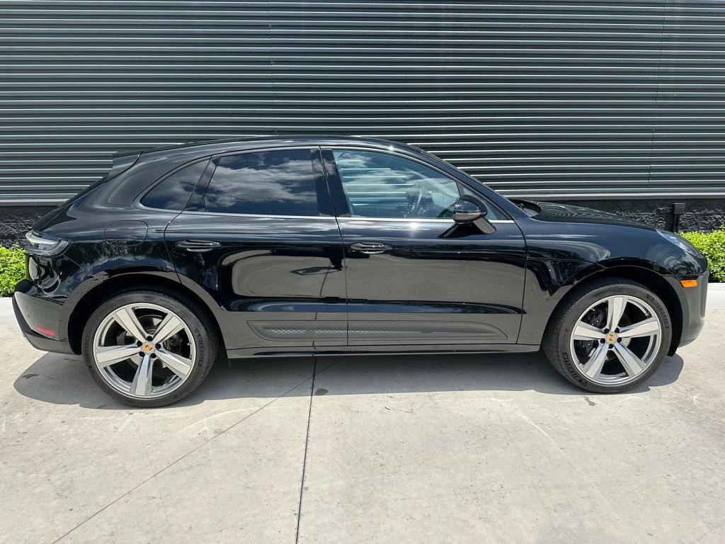 2025 Porsche Macan  8