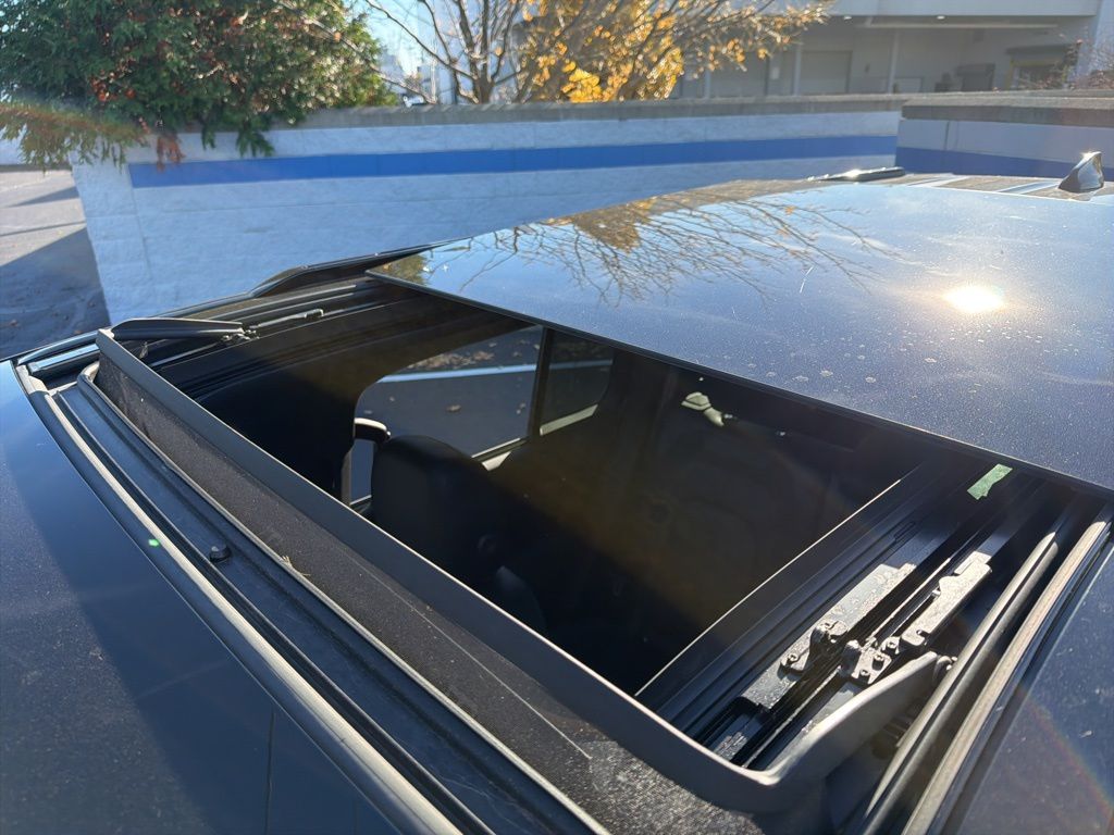 Thumbnail: 2021 Land Rover Defender - 11