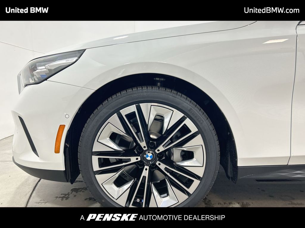 Thumbnail: 2026 BMW 5 Series - 10