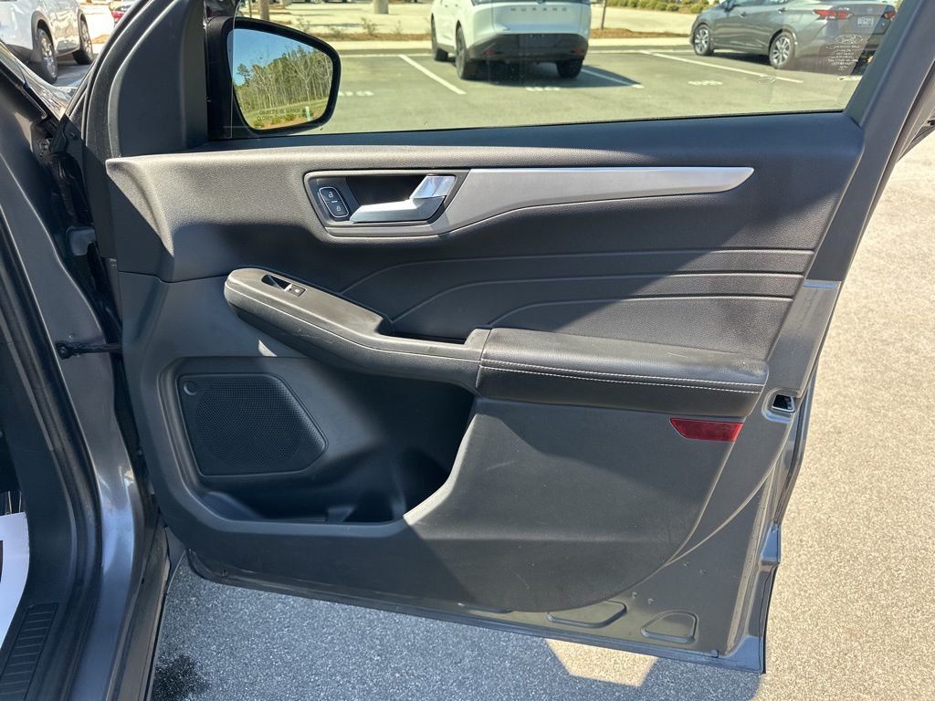 2021 Carbonized Gray Metallic Ford Escape SE FWD SUV
