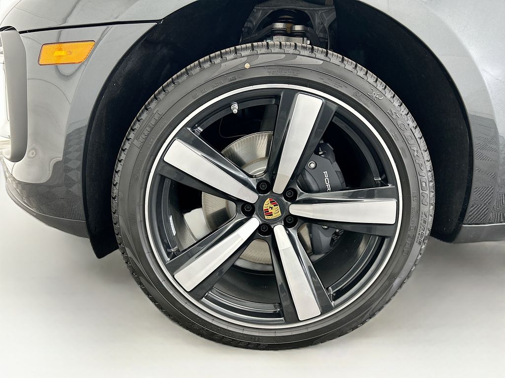 Thumbnail: 2026 Porsche Macan - 31