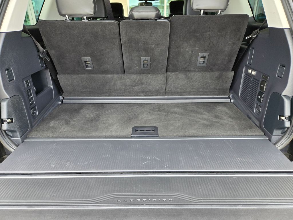 Used 2025 Ford Expedition SUV