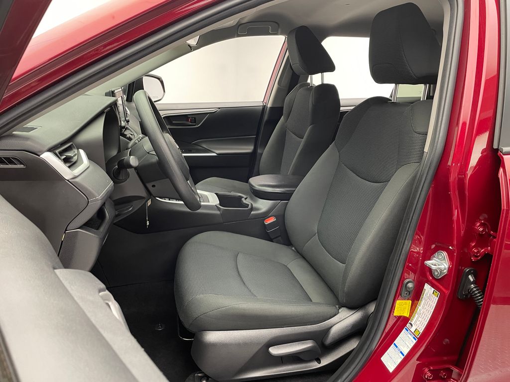 2022 Toyota RAV4 LE 13
