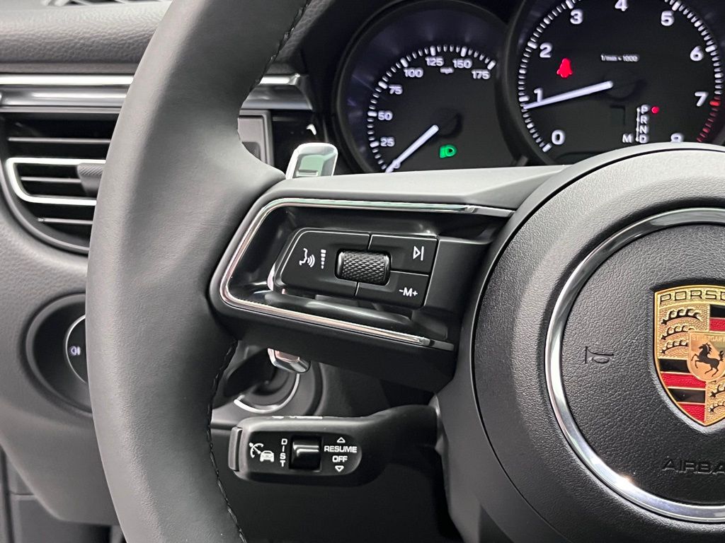 2025 Porsche Macan  13