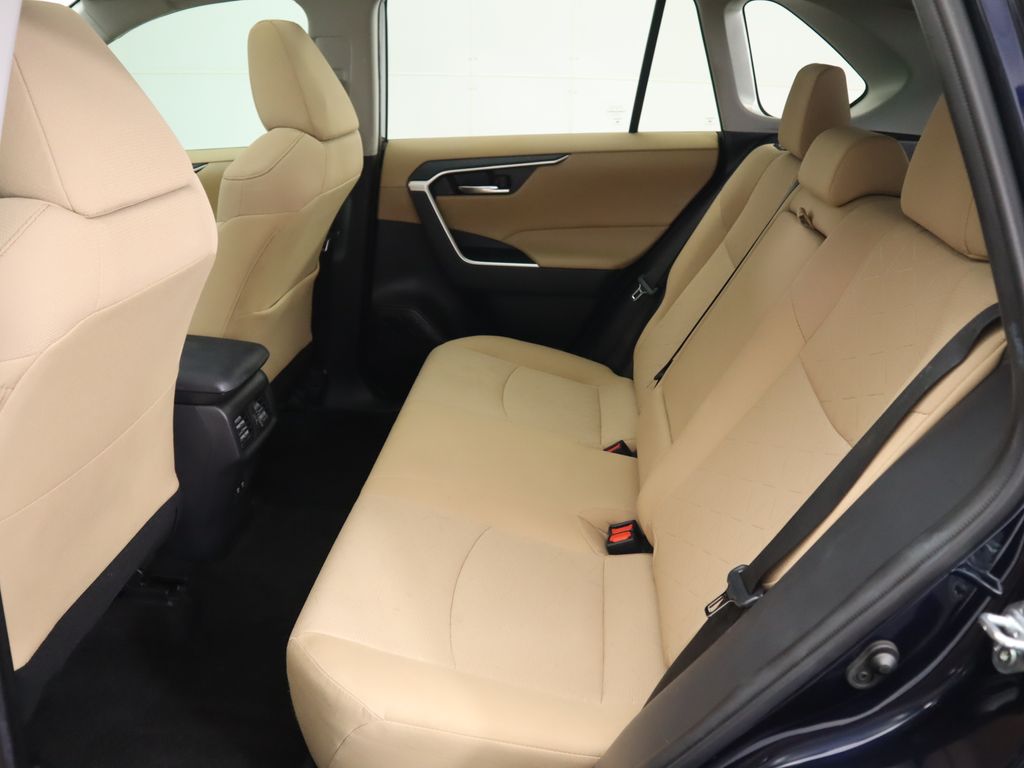 Thumbnail: 2021 Toyota RAV4 - 21