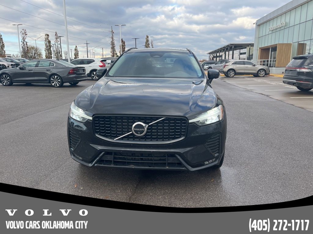 2025 Volvo XC60 B5 Plus photo 2