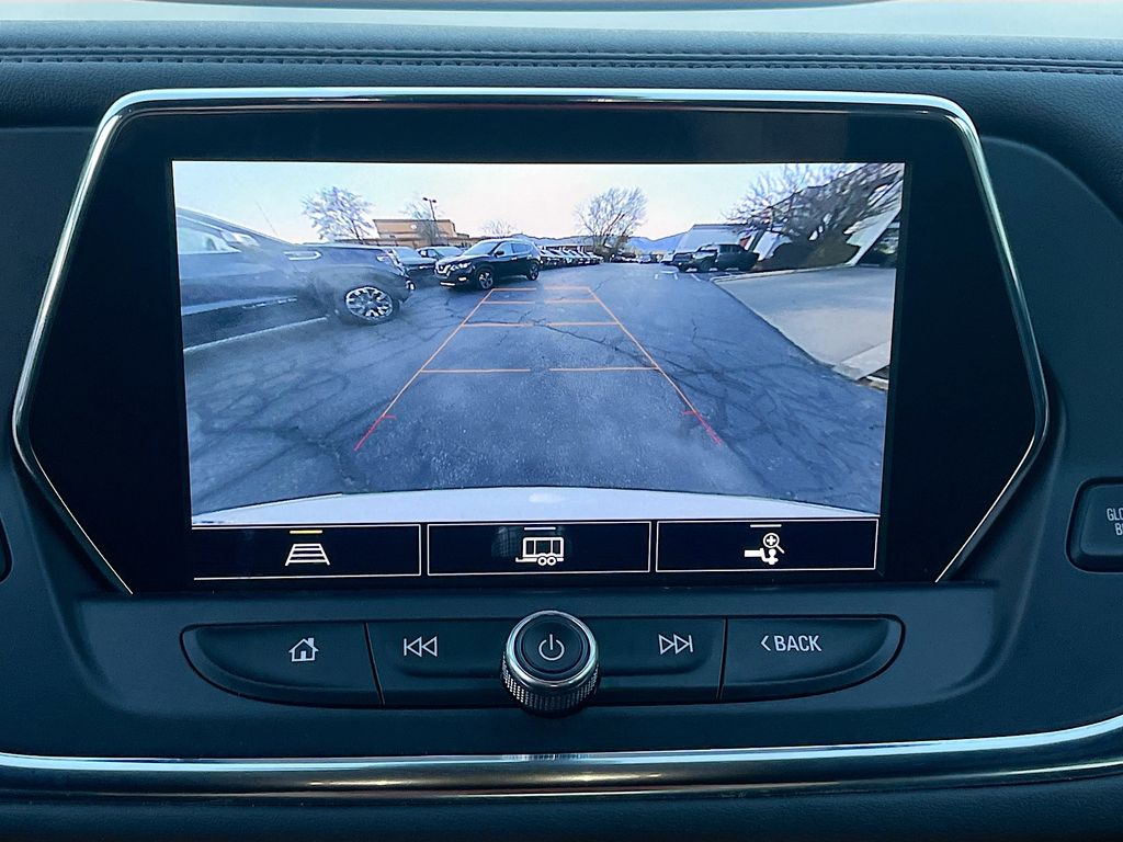 Used 2022 Iridescent Pearl Tricoat Chevrolet Premier image 14