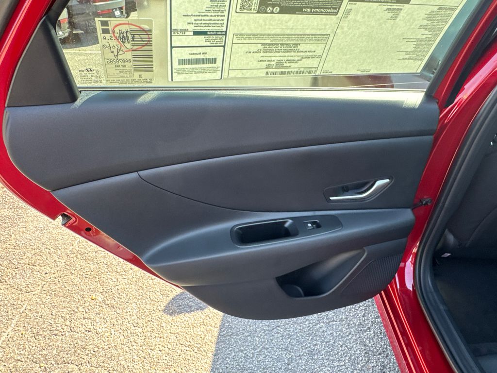 2025 Hyundai Elantra SE photo 10