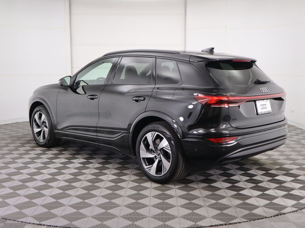 Thumbnail: 2025 Audi Q6 e-tron - 7