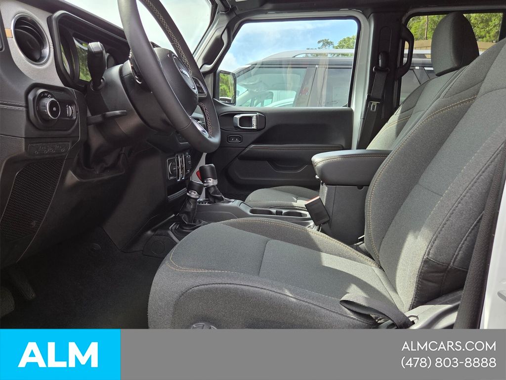 Used 2025 White Jeep Sahara image 7