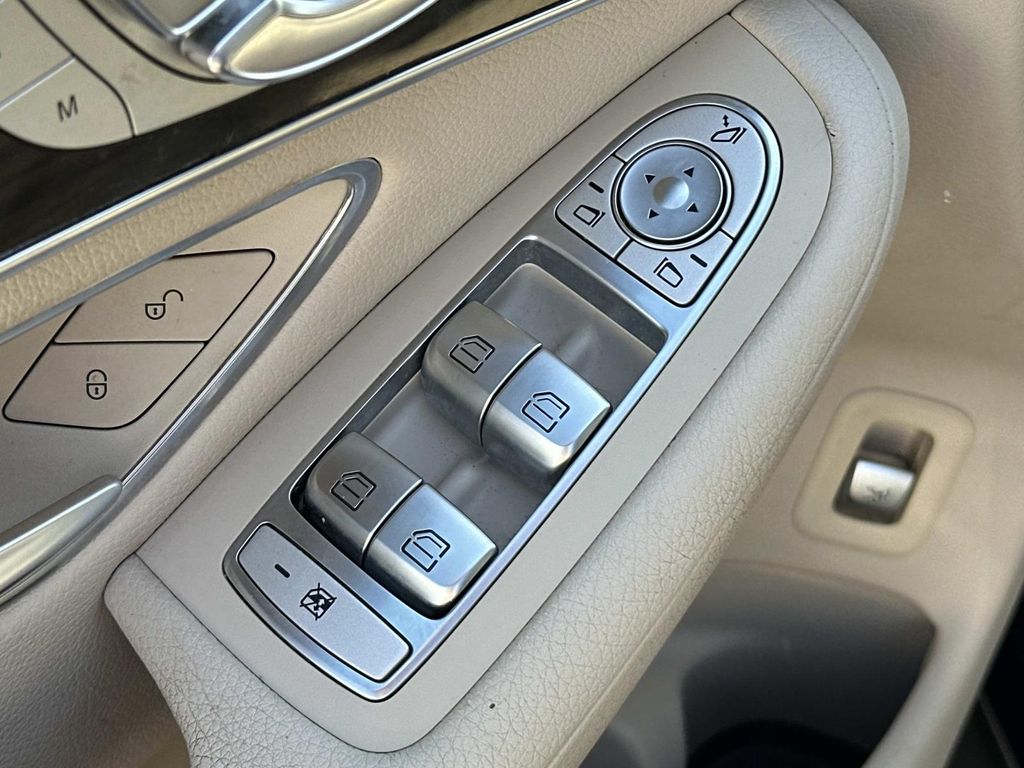 Thumbnail: 2017 Mercedes-Benz GLC - 30