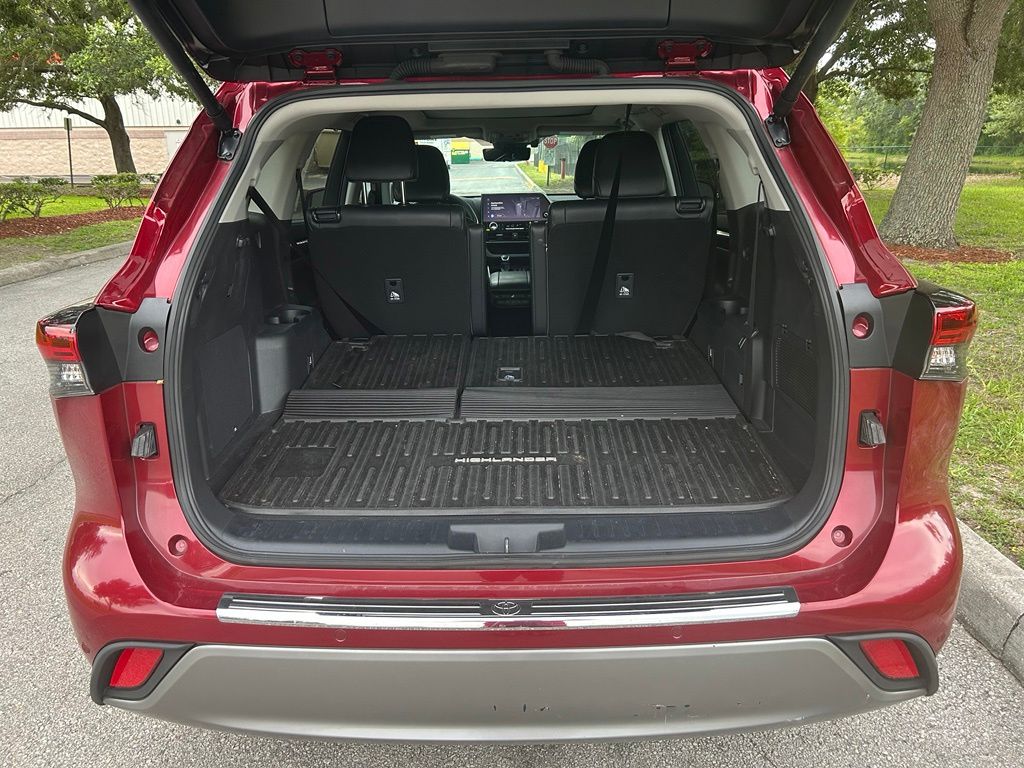 Thumbnail: 2024 Toyota Highlander - 11