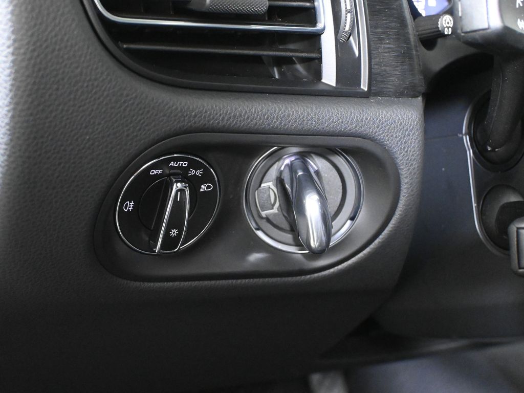 Thumbnail: 2026 Porsche Macan - 29