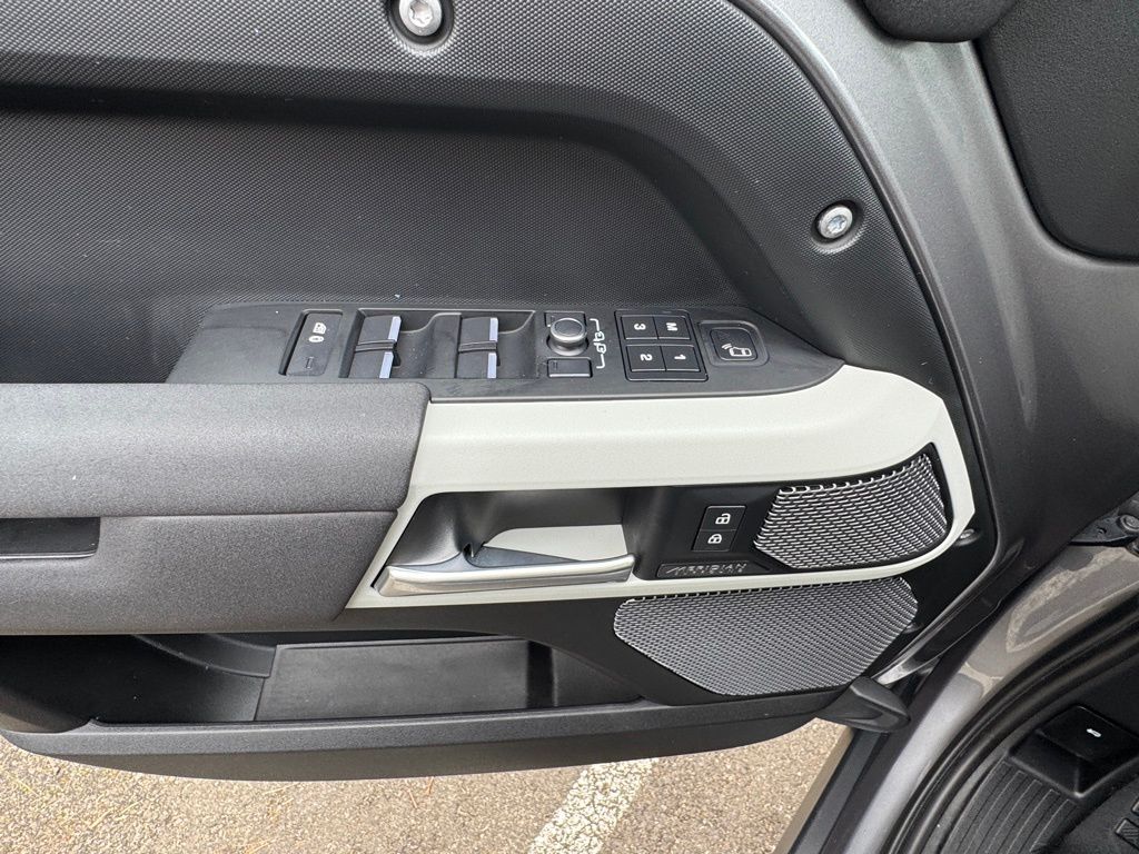 2022 Land Rover Defender 110 25