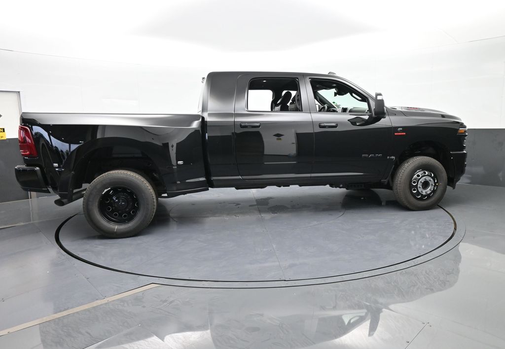 New 2026 Diamond Black Crystal Pearlcoat Ram Laramie image 7