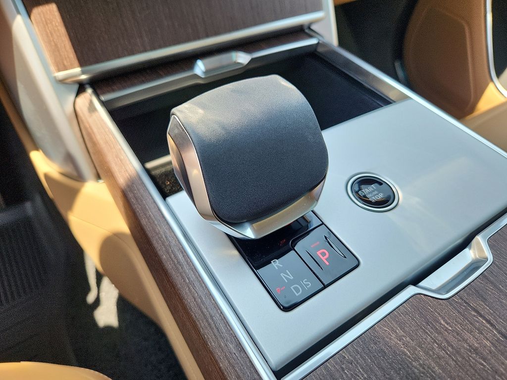 2025 Land Rover Range Rover SE 7