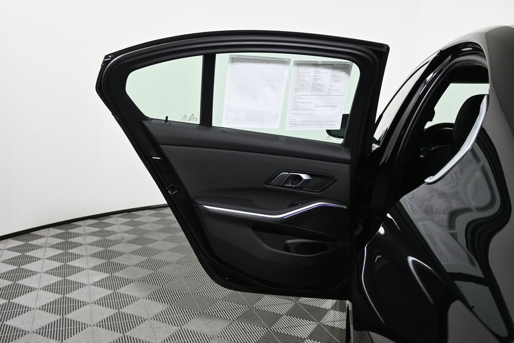 Thumbnail: 2021 BMW 3 Series - 30
