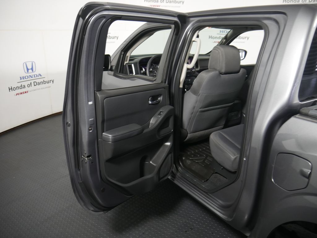 2022 Nissan Frontier SV 9