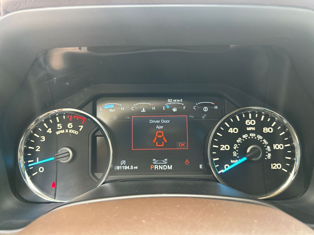 Used 2019  Ford Lariat image 14