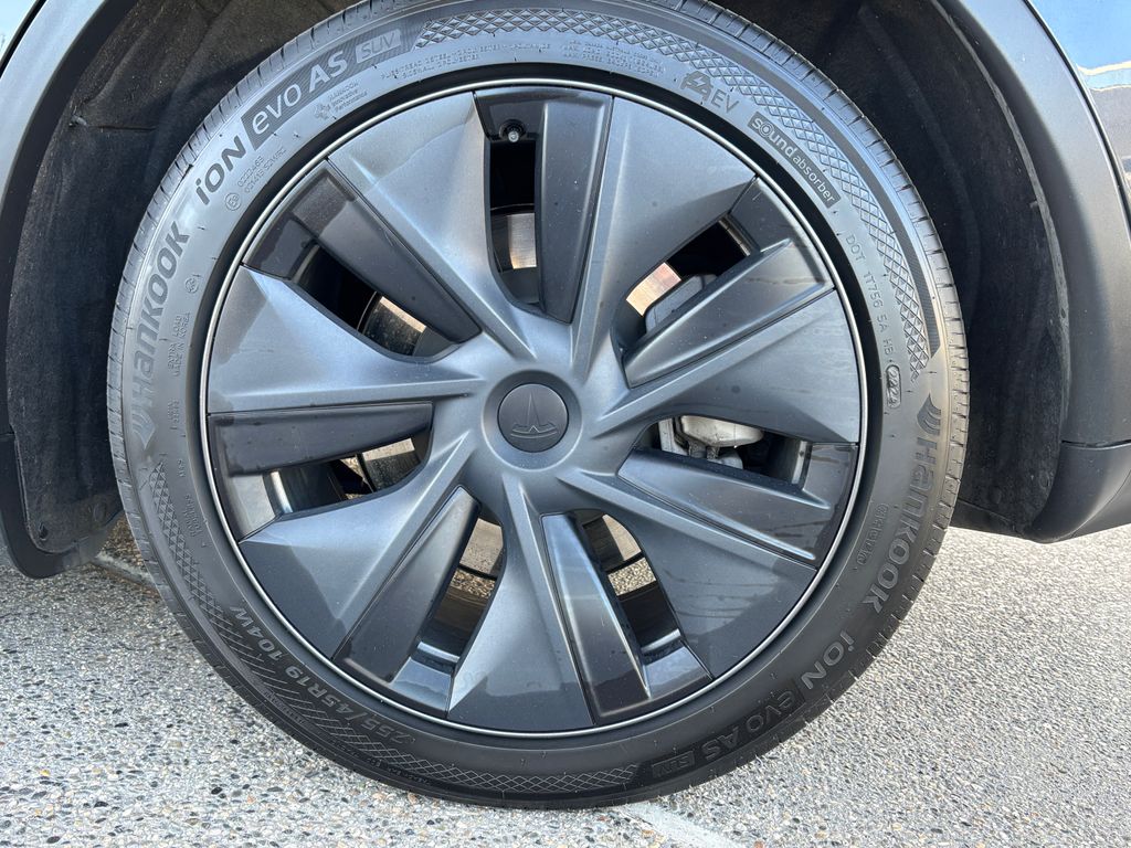 Thumbnail: 2024 Tesla Model Y - 24