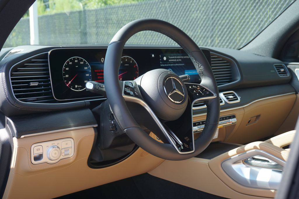 Thumbnail: 2026 Mercedes-Benz GLE - 26