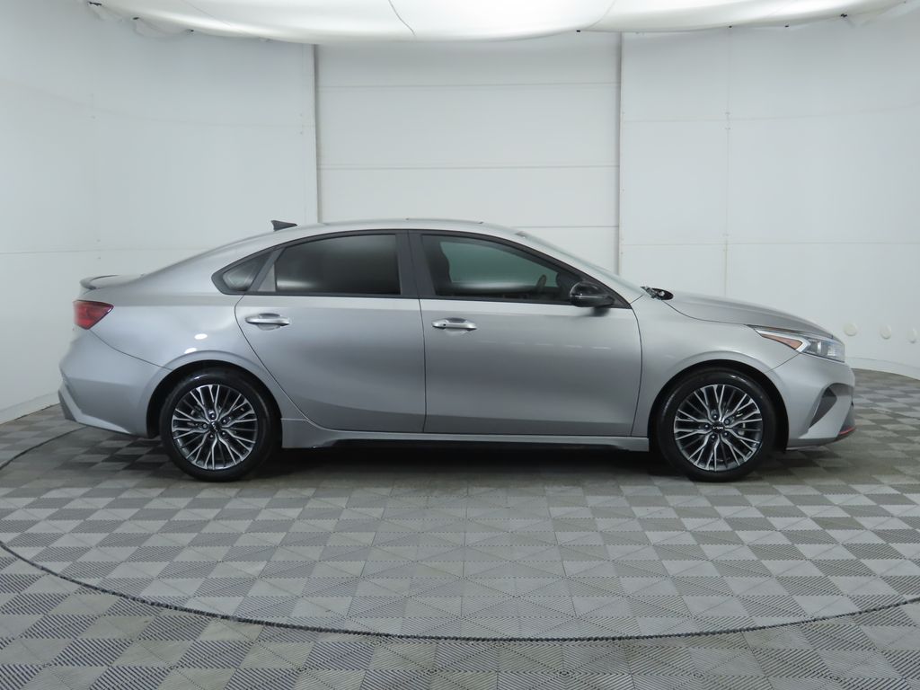 Thumbnail: 2024 Kia Forte - 4