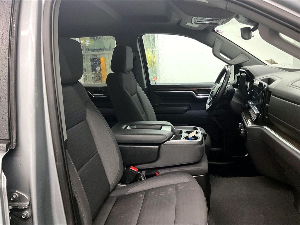 2023 Chevrolet Silverado 1500 — photo 11